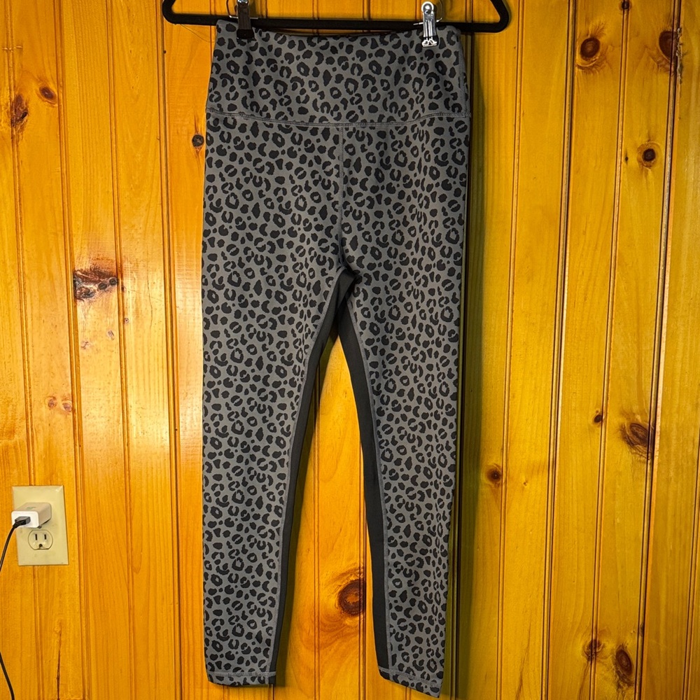 Allfenix Gray Leopard Print Athletic Leggings